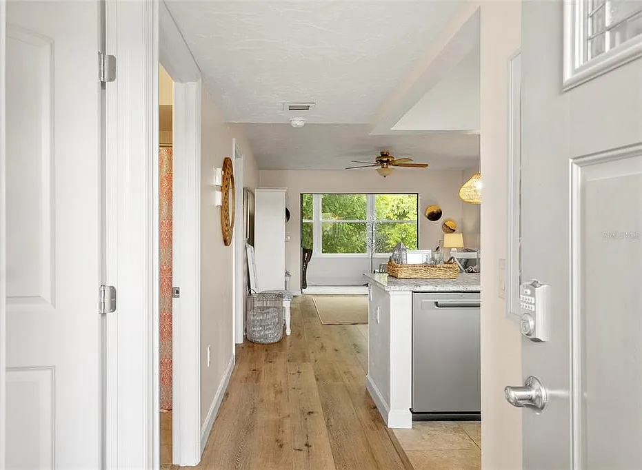 2 bed, 2.0 bath, 1108 sqft, $2,100 — Photo 3