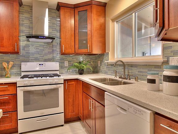 5th image of 672 Cree Dr