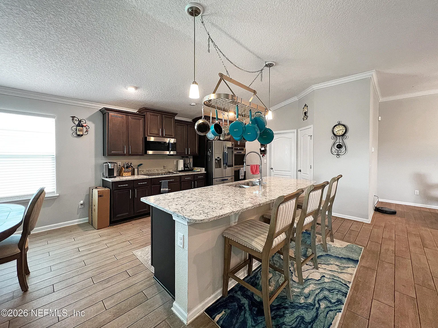 5 bed, 4.0 bath, 2921 sqft, $3,000 — Photo 2