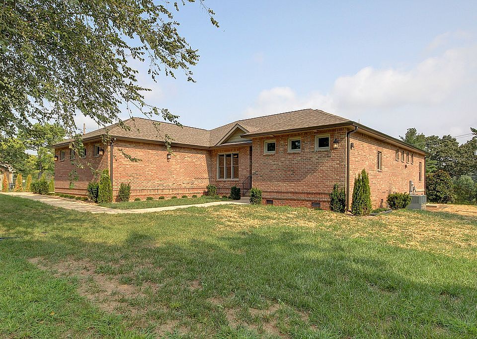 1st image of 2137 Memorial Dr