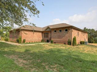 2137 Memorial Dr, Clarksville, TN 37043