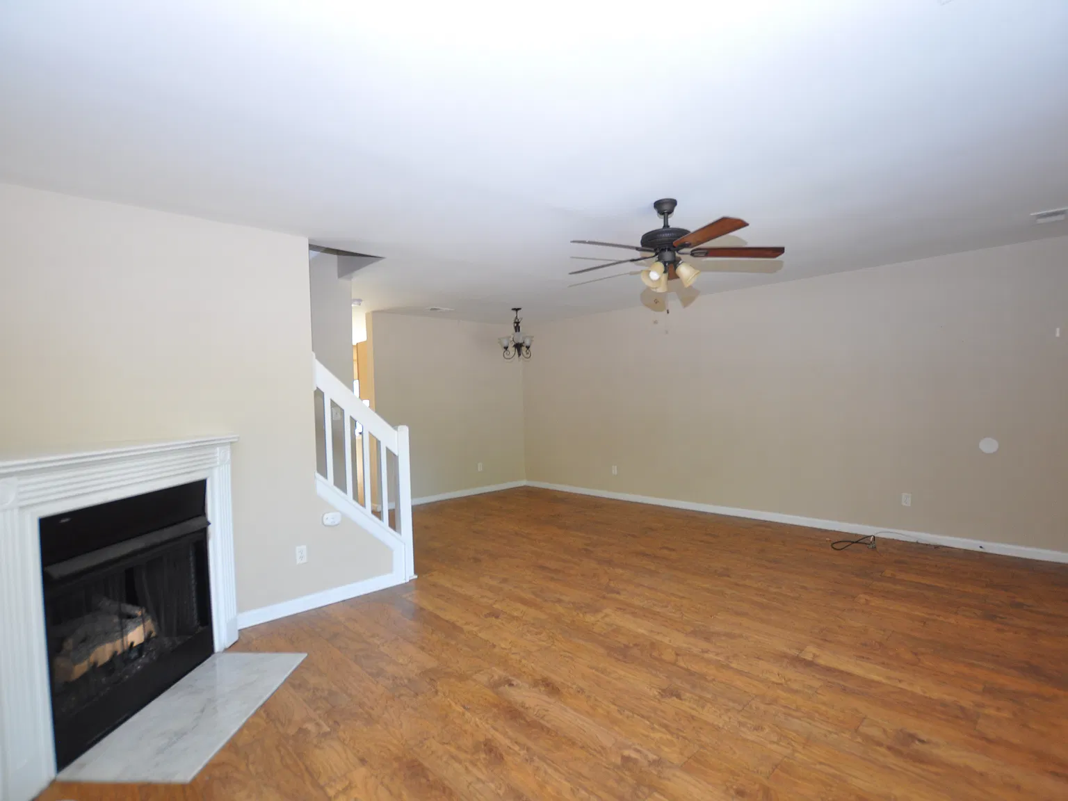 2 bed, 2.5 bath, 1300 sqft, $1,600 — Photo 4