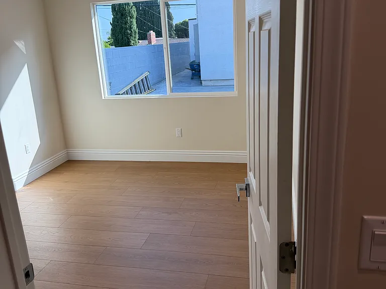 11575 Garrick Ave — Photo 22