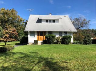 9 Utopian Pl, Airmont, NY 10901