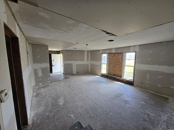 4th image of 902 Mount Holly Rd