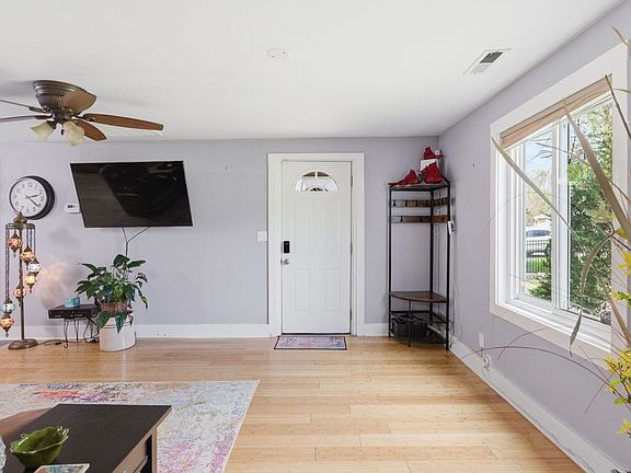 5th image of 504 Norton Ave