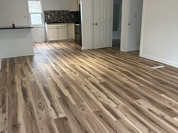 2nd image of 118 Alden Ave E