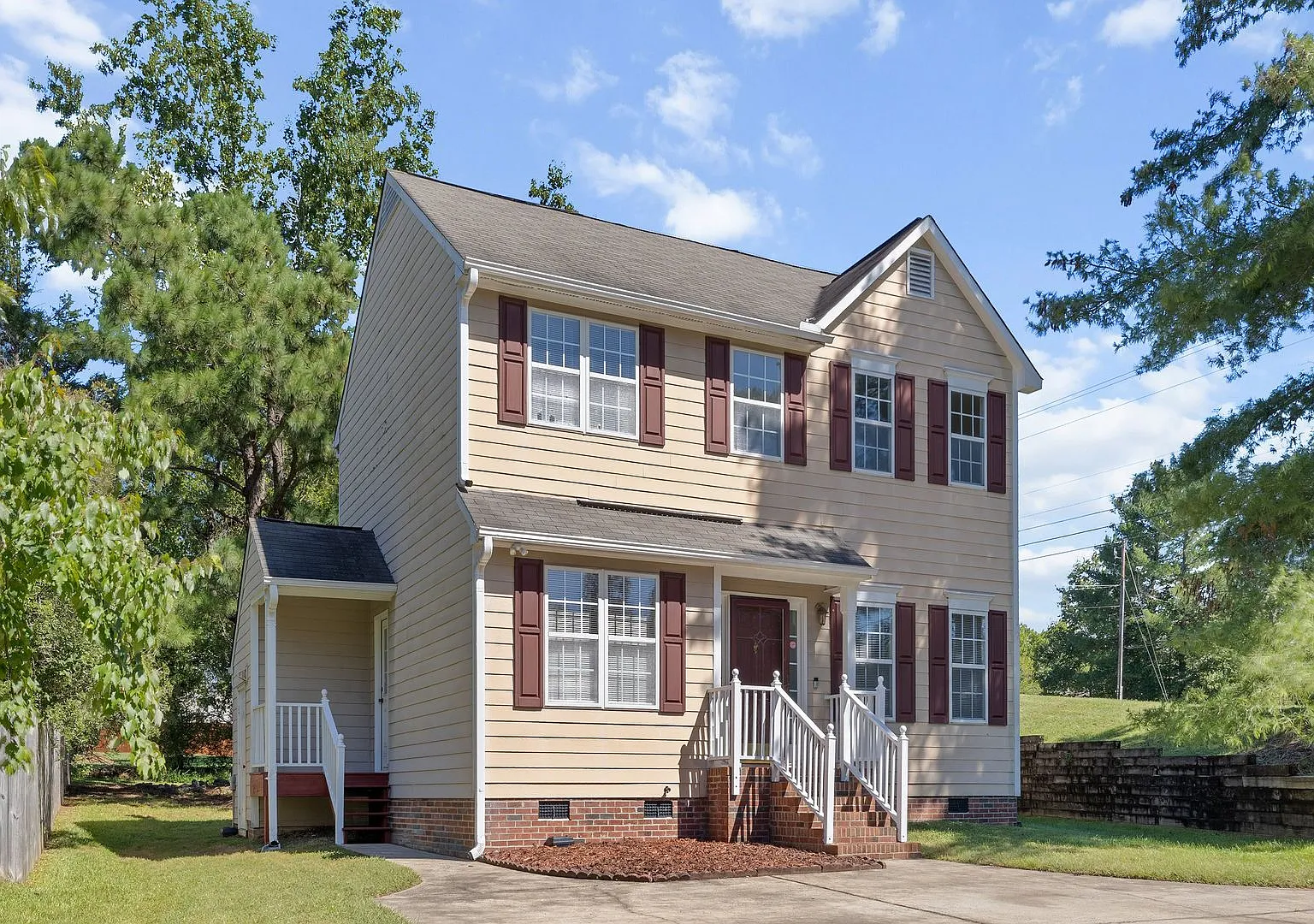 **Bright & Sunny 3-Bedroom Home in Quiet Vantage Point** — Photo 4