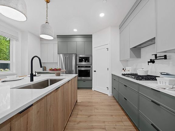 4th image of 25025 110a Ave