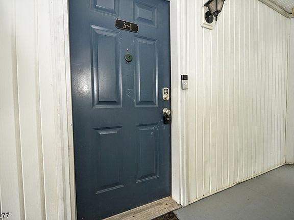 3rd image of 3-1 Vernon Ct