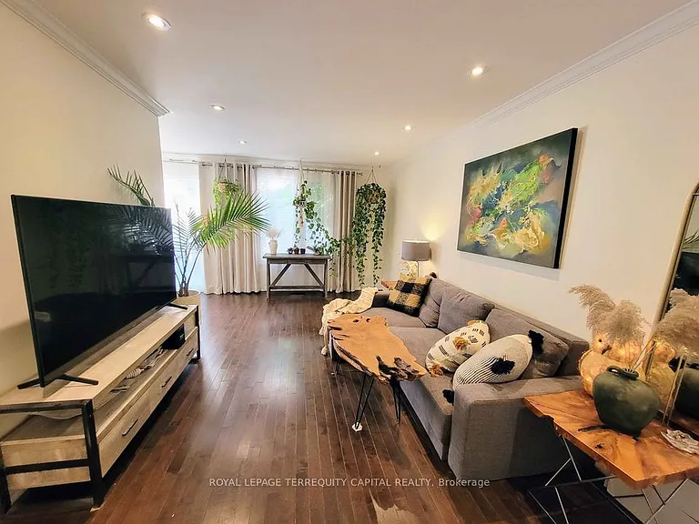 20 Mowat Cres #UPPER — Photo 12
