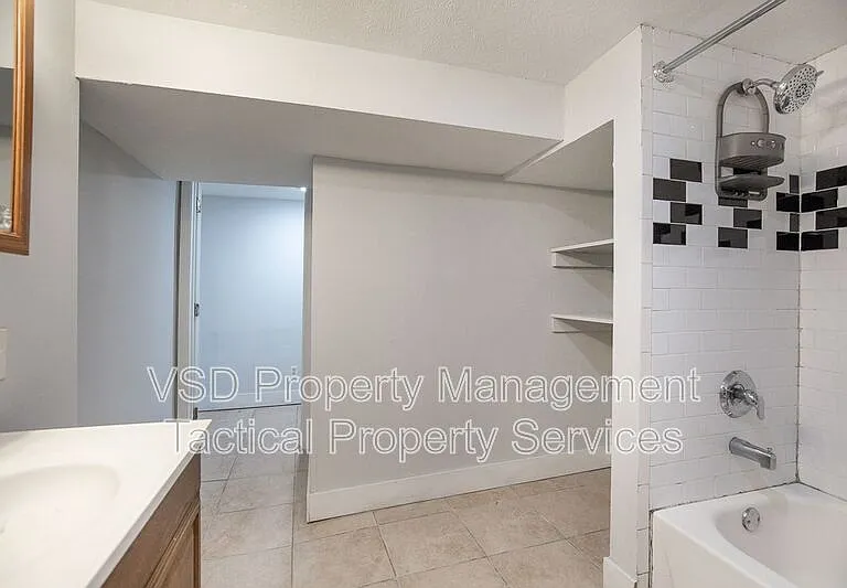 2048 W 98th St #6 — Photo 7