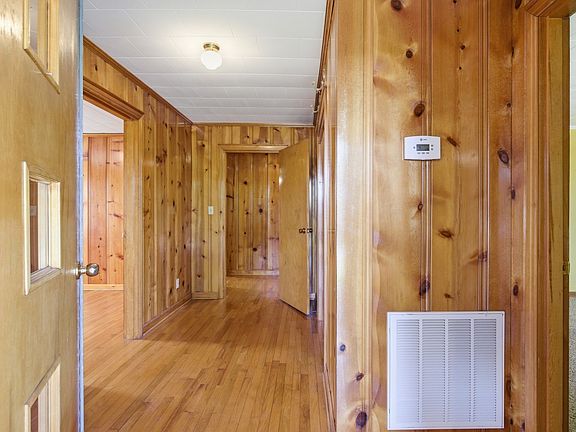 5th image of 131 Greenwood Acres Dr