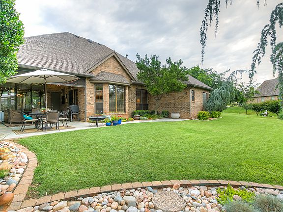 4th image of 2120 Kingswood Cir