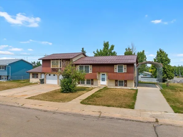919 Park Dr, Belle Fourche, SD 57717