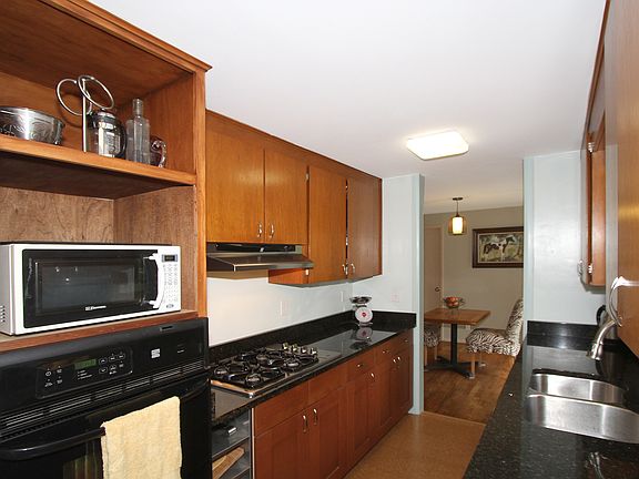 5th image of 1025 NW 175th St