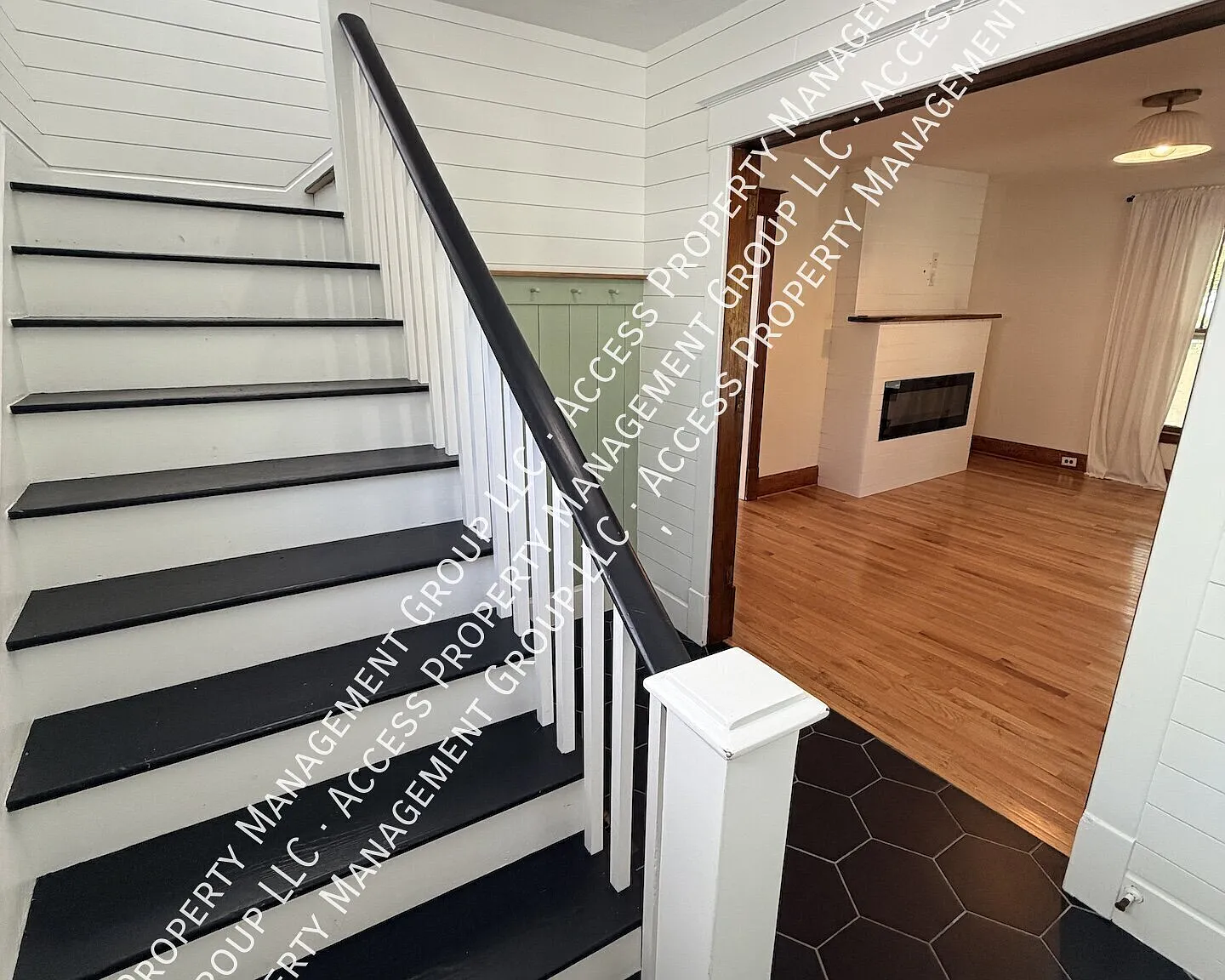 John Ball Park Awesome 4 Bed and 2 Bath Home — Photo 3