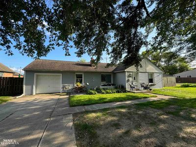 20604 E Ten Mile Rd, Saint Clair Shores, MI, 48080