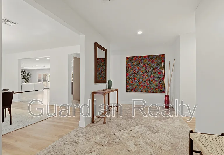 3007 La Mesa Dr — Photo 12