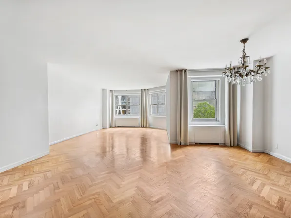 155 West 68th Street 404 image 2 of 19