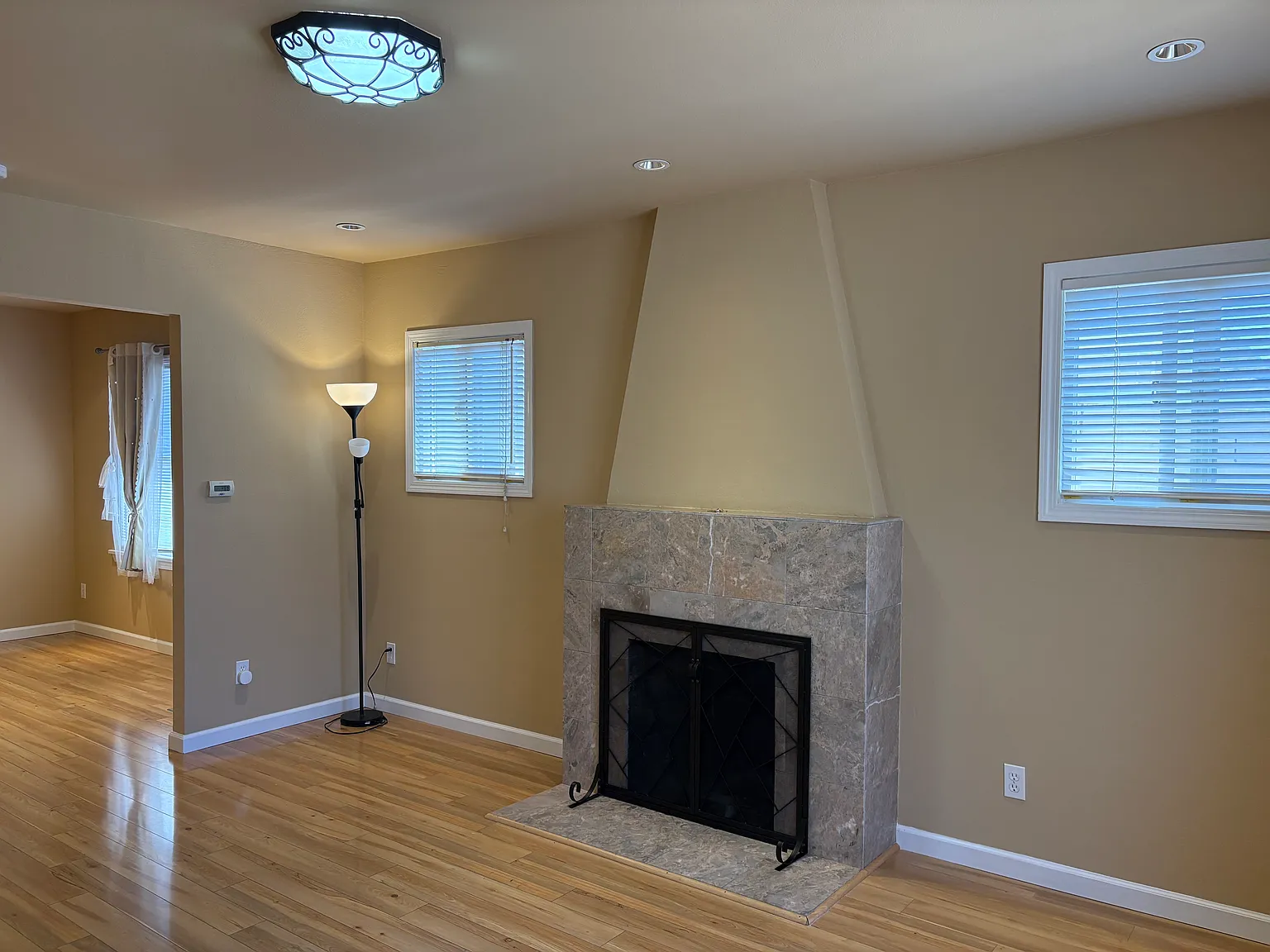 4 bed, 1400 sqft, $3,000 — Photo 3