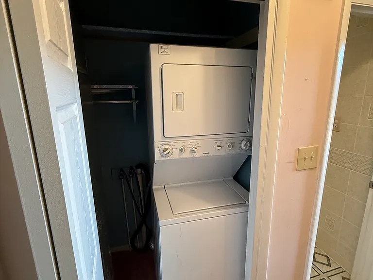 109 London Ln — Photo 6