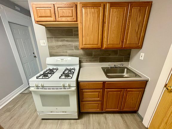 4th image of 7 Balsam Ave #2
