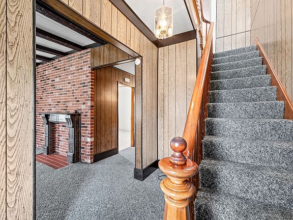 5th image of 82 Cedar St
