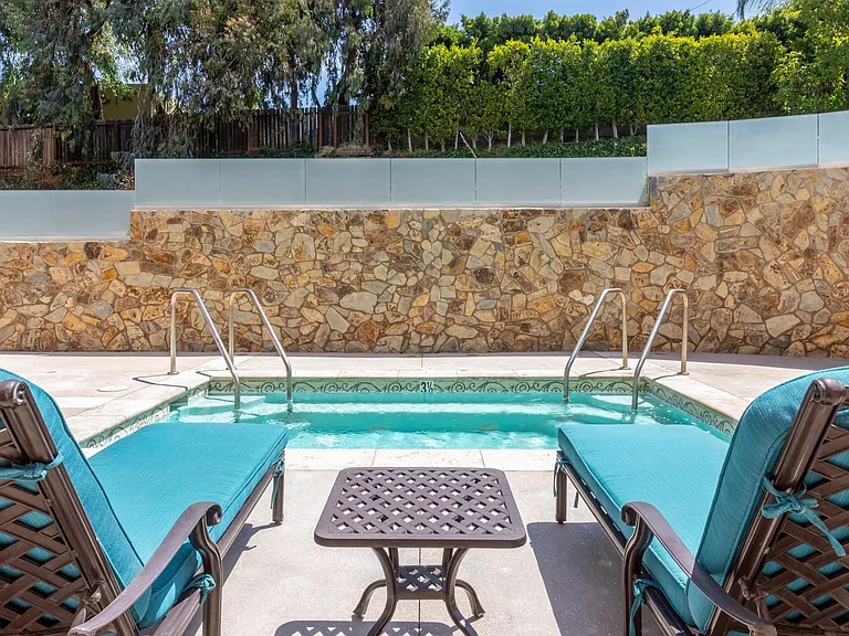 Apartments in West Los Angeles, CA Del Rio pool area lounge chairs