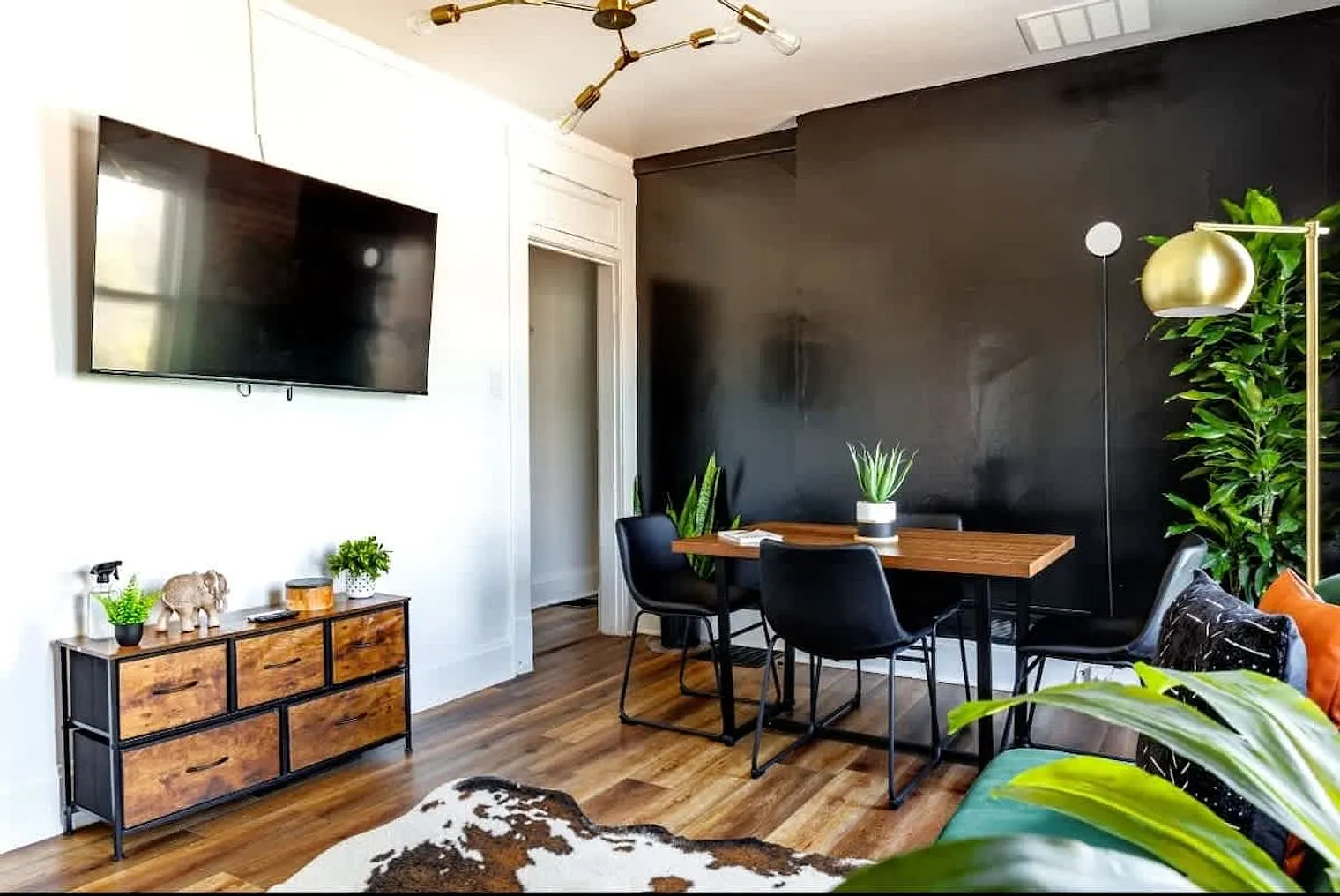 2 bed, 1.0 bath, 1194 sqft, $3,565 — Photo 3