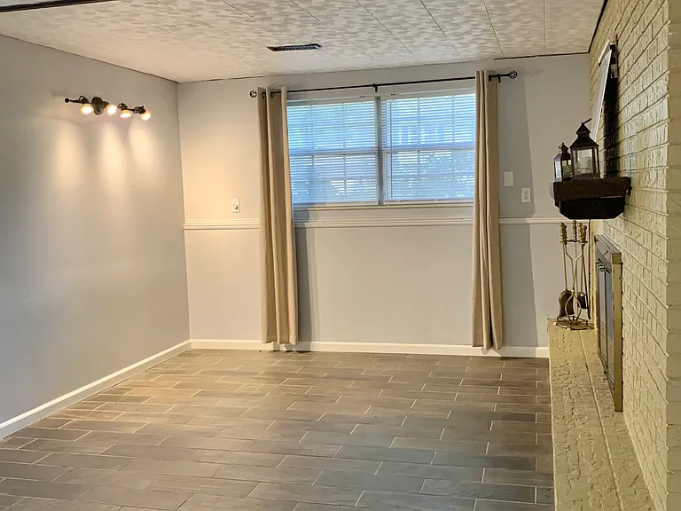 7366 Oakdale Dr — Photo 10