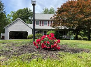 1 Marlboro Dr, Clifton Park, NY 12065