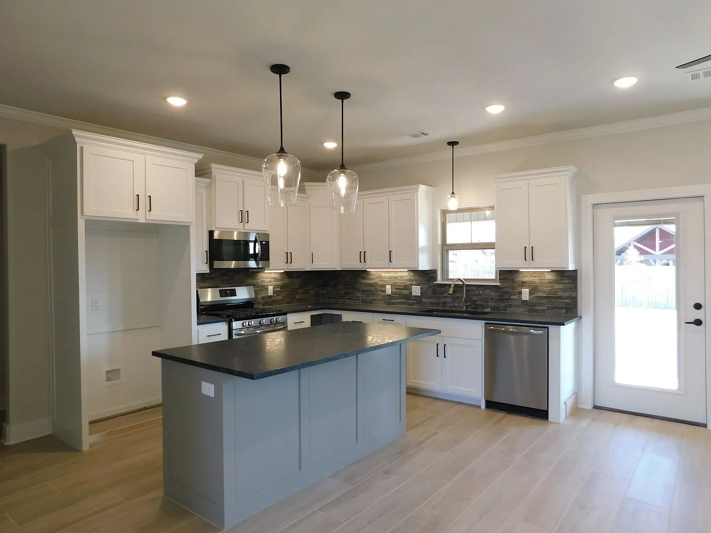 Executive Home for Lease Near Arkansas College of Osteopathic Medicine — Photo 4