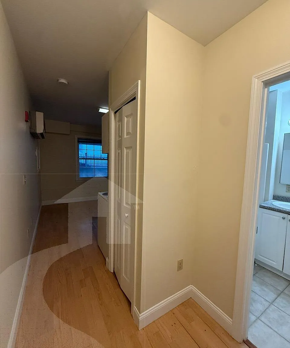 Studio, $1,900 — Photo 4