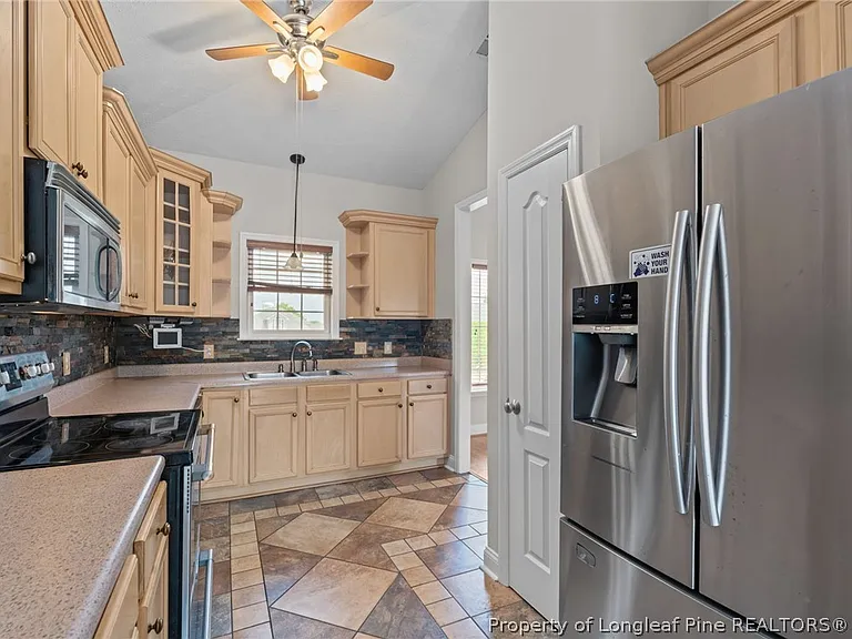 109 Canyon Ct — Photo 12