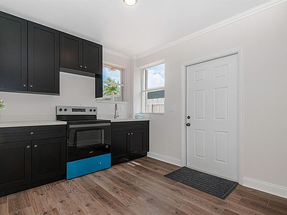 3rd image of 412 SE 22nd Street