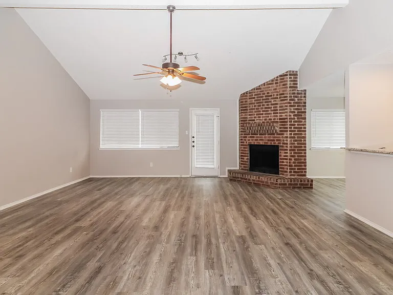 2301 Fall Ct — Photo 3