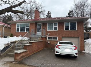39 Meadowland Dr, Brampton, ON L6W 2R5
