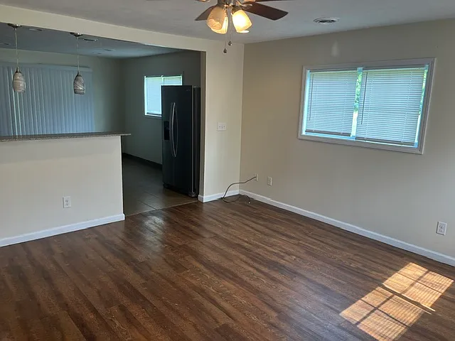 2020 Iowa Rd #B — Photo 7
