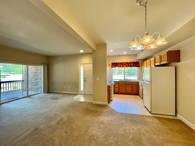 5225 White Willow Dr #H110 — Photo 8