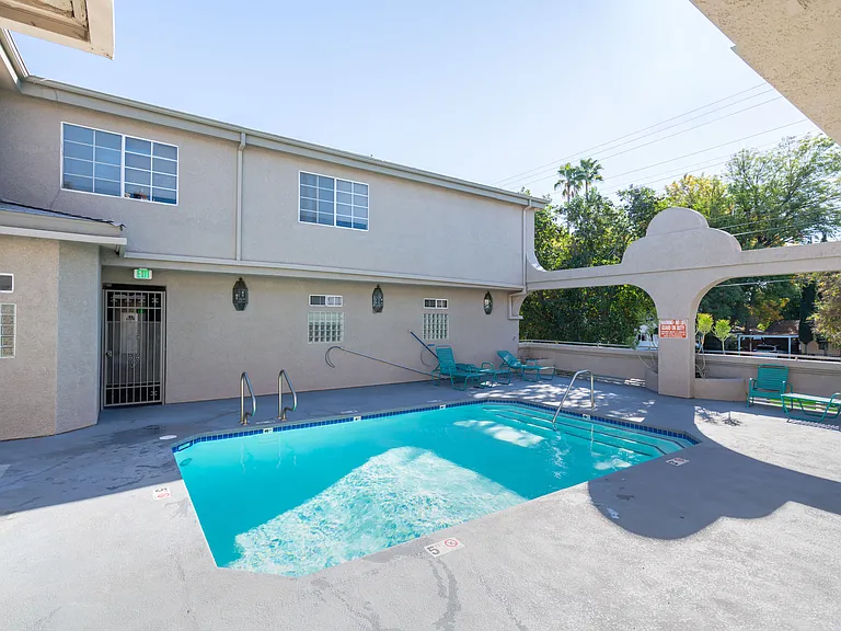 18347 Saticoy St #28 — Photo 17
