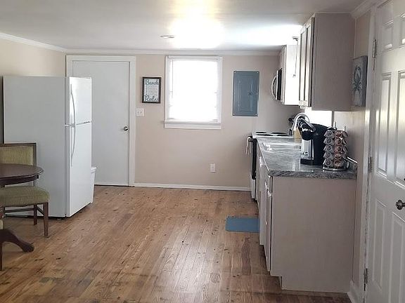4th image of 6882 Beach Dr SW
