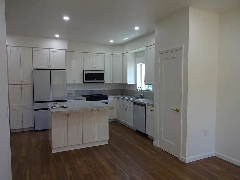 228 1/2 Dean Dr — Photo 15