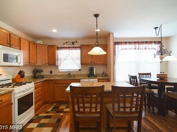 Kitchen and Breakfast Area