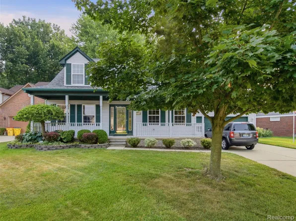 54608 Beacon Cove Cir, New Baltimore, MI 48047