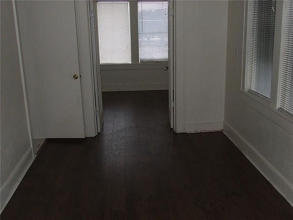 3rd image of 702 W Bowie St