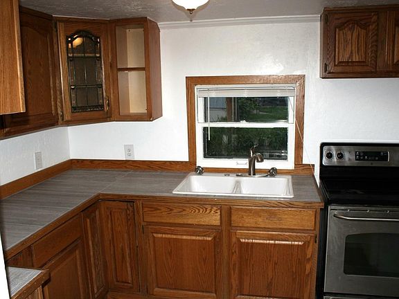 5th image of 212 7th St W