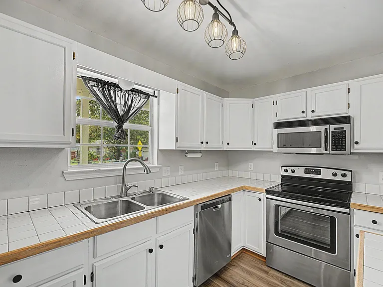 126 Manchester St — Photo 23