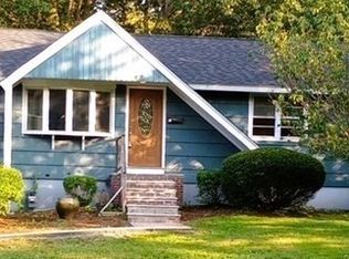 30 Riverneck Rd, Chelmsford, MA 01824