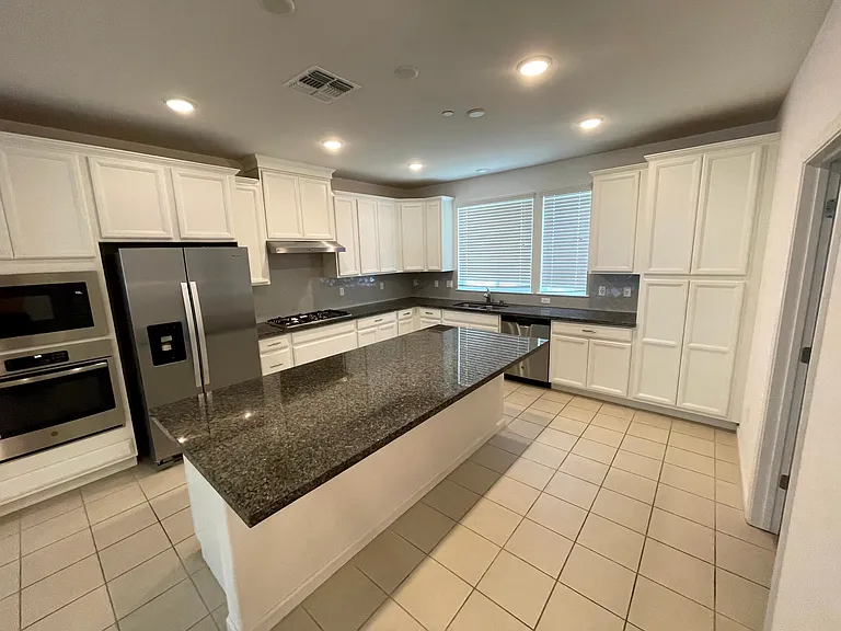 3931 Meridian St — Photo 5